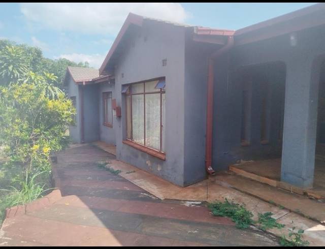 4 BEDROOM HOUSE FOR SALE IN LWAMONDO